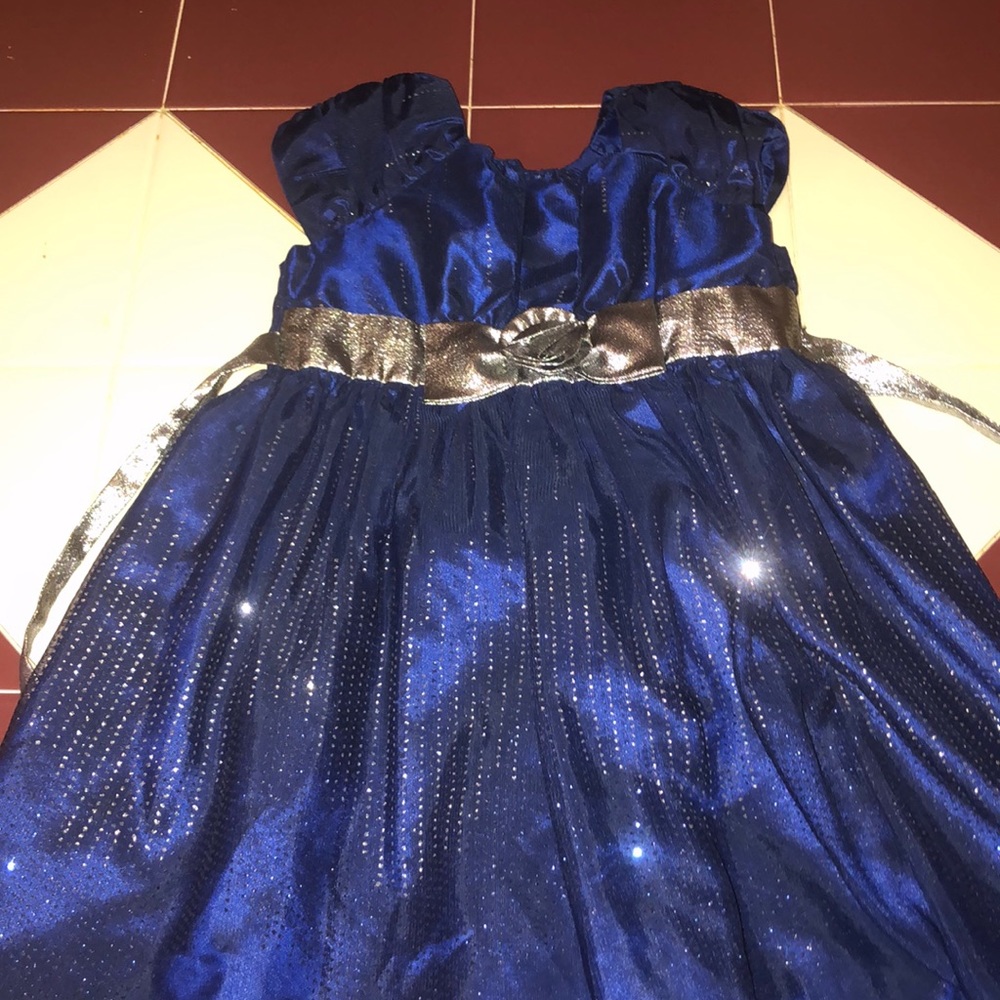 4/$35 Blue sparkly dress. Size 6.